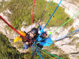 vol en parapente au dessus des falaises