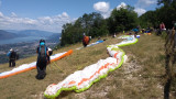 groupe d'élèves au décollage en parapente