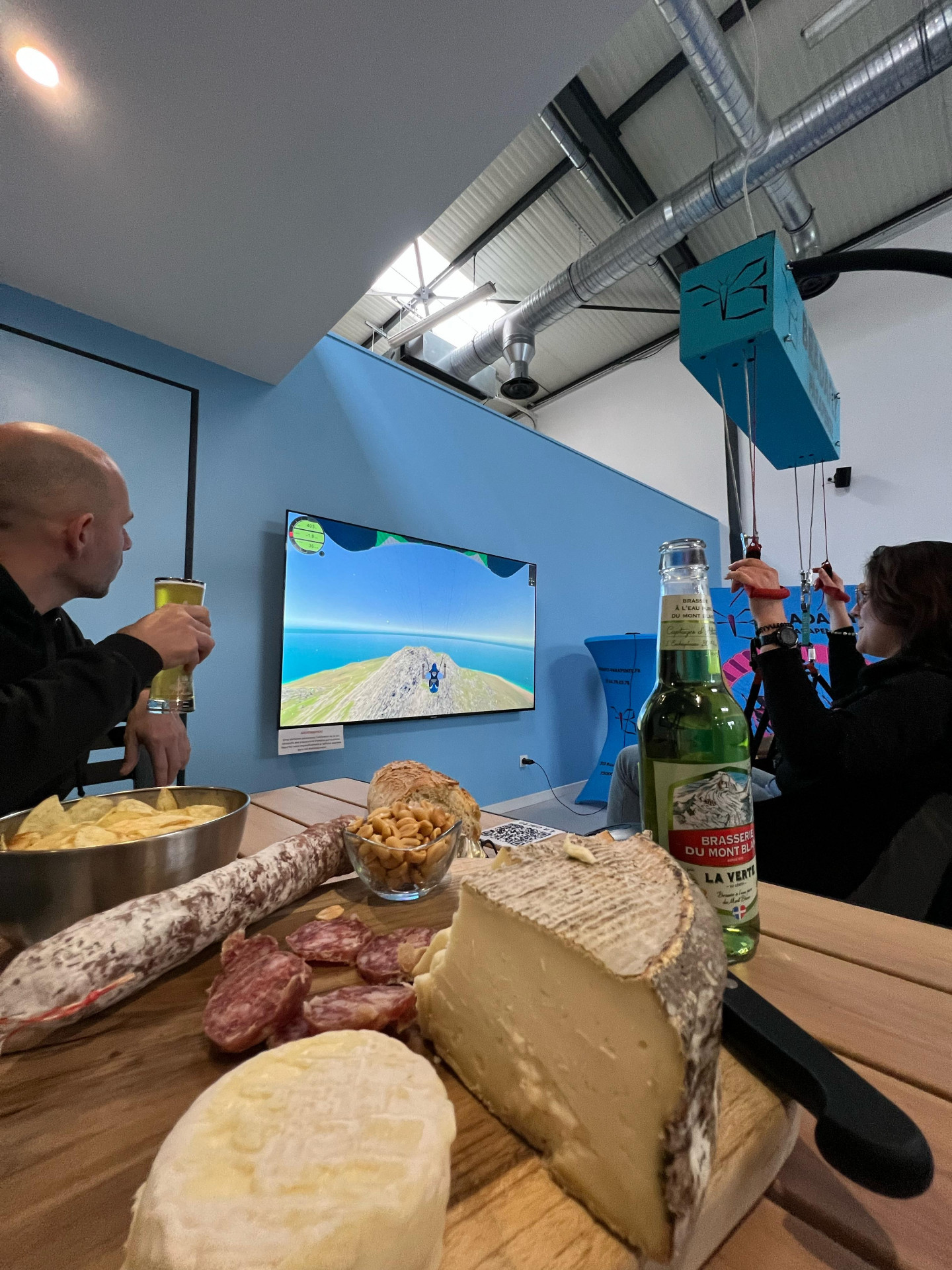 Planche apéritive, pour apéro et apéritif entre amis ou en famille au bar dans le thème du Parapente à Chambéry et Aix-les-Bains.